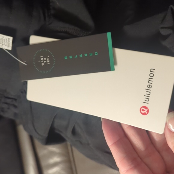 Lululemon Women's Hotty Hot Black Low-rise 2.5" Shorts Size Small NWT - Picture 6 of 6